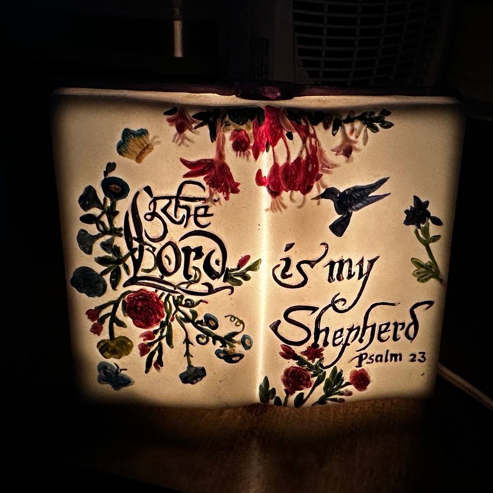 Bible Tabletop‎ Lamp Lady Jayne The Lord is My Shepherd Psalm Table Light 2003